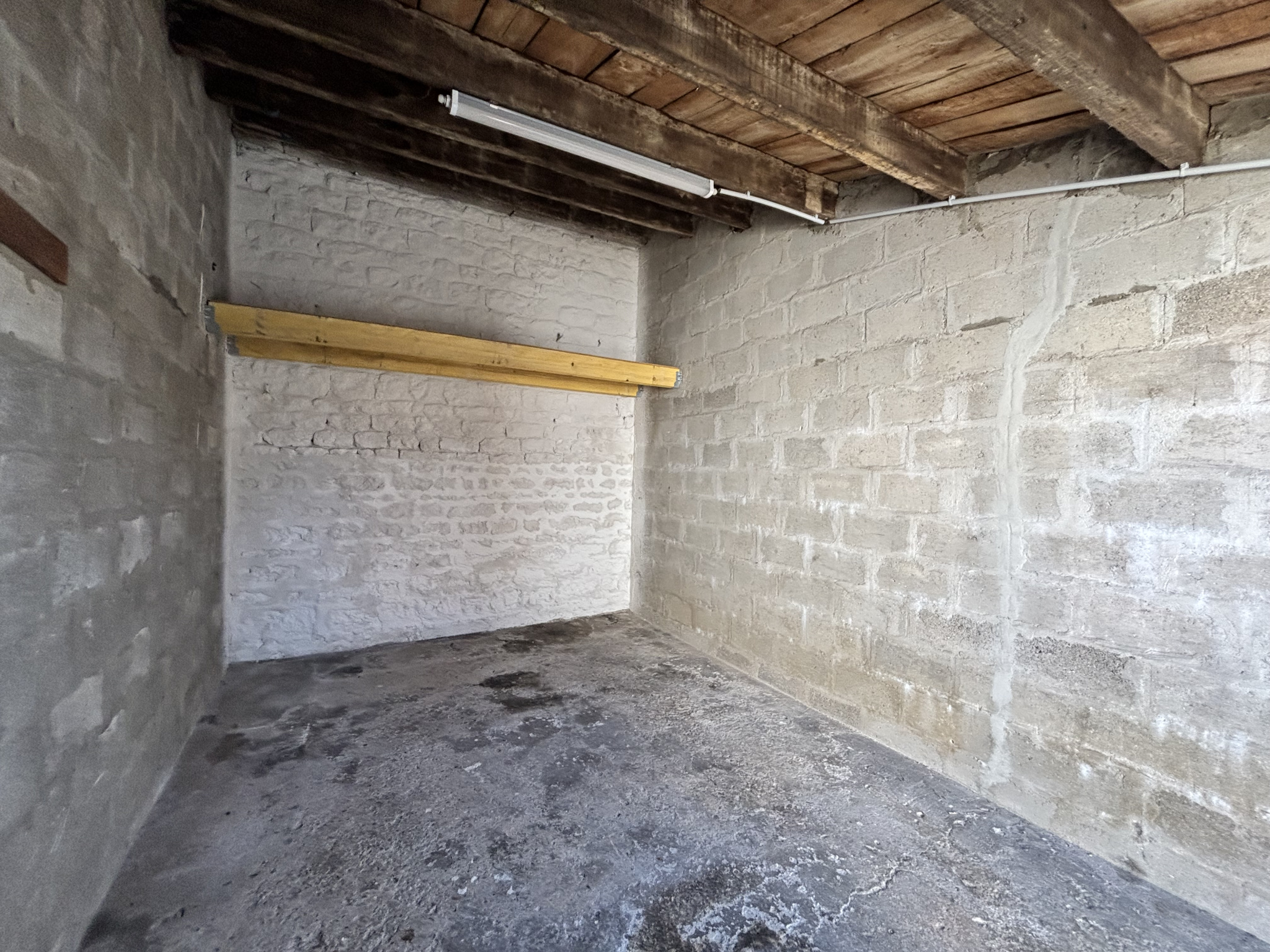 Parking / Box à louer à Rochefort, 13,5 m² – photo 3 sur 3