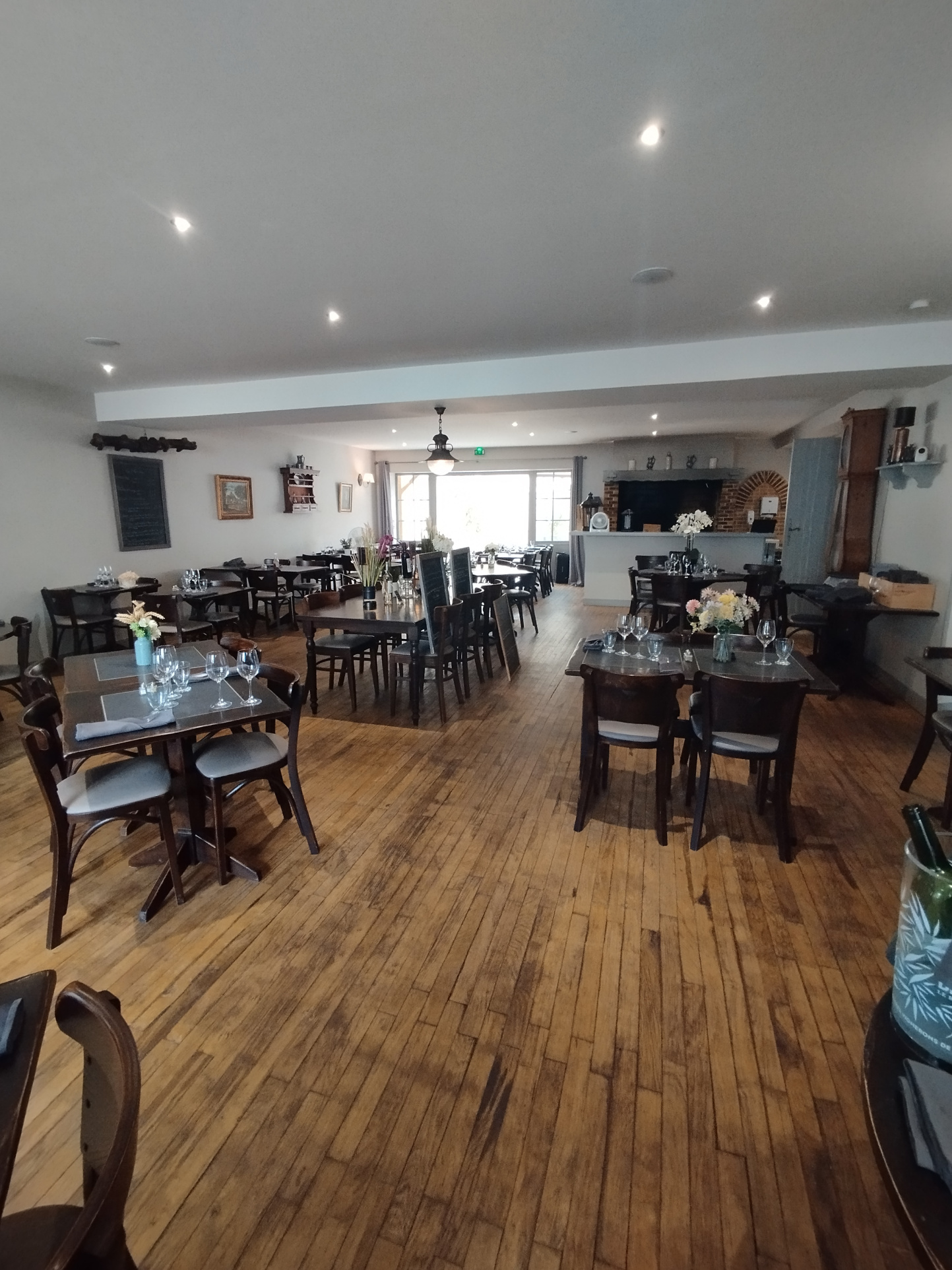 Local commercial à vendre à Lussant, 547,61 m² – photo 2 sur 14