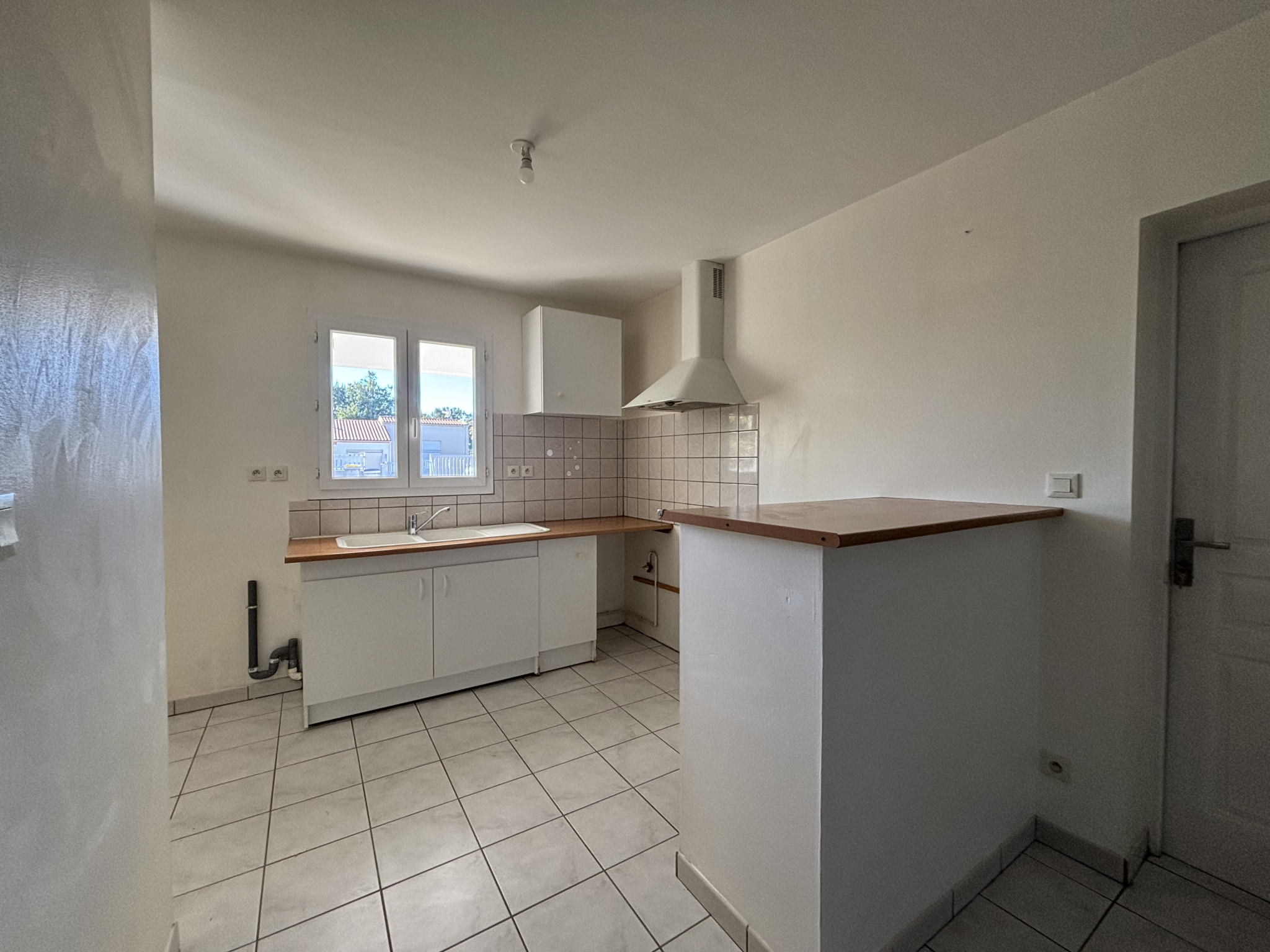 Maison à vendre à Rochefort, 82 m², 4 pièces – photo 2 sur 9
