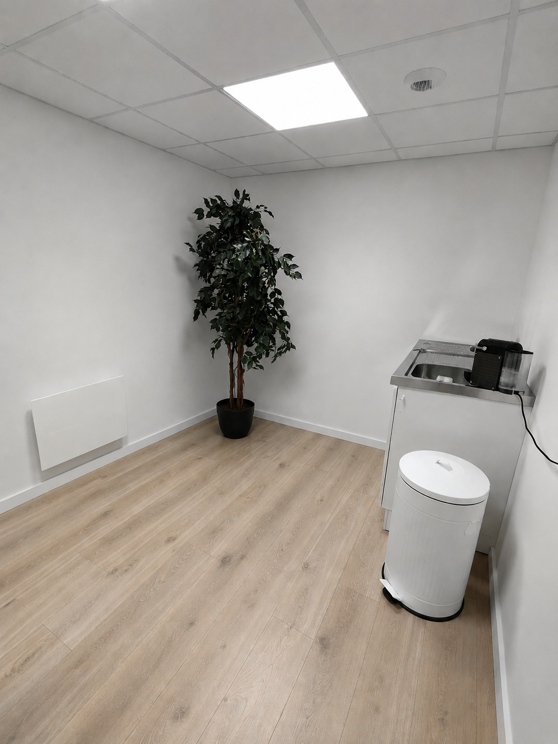 Local commercial à vendre à Rochefort, 61 m² – photo 2 sur 5