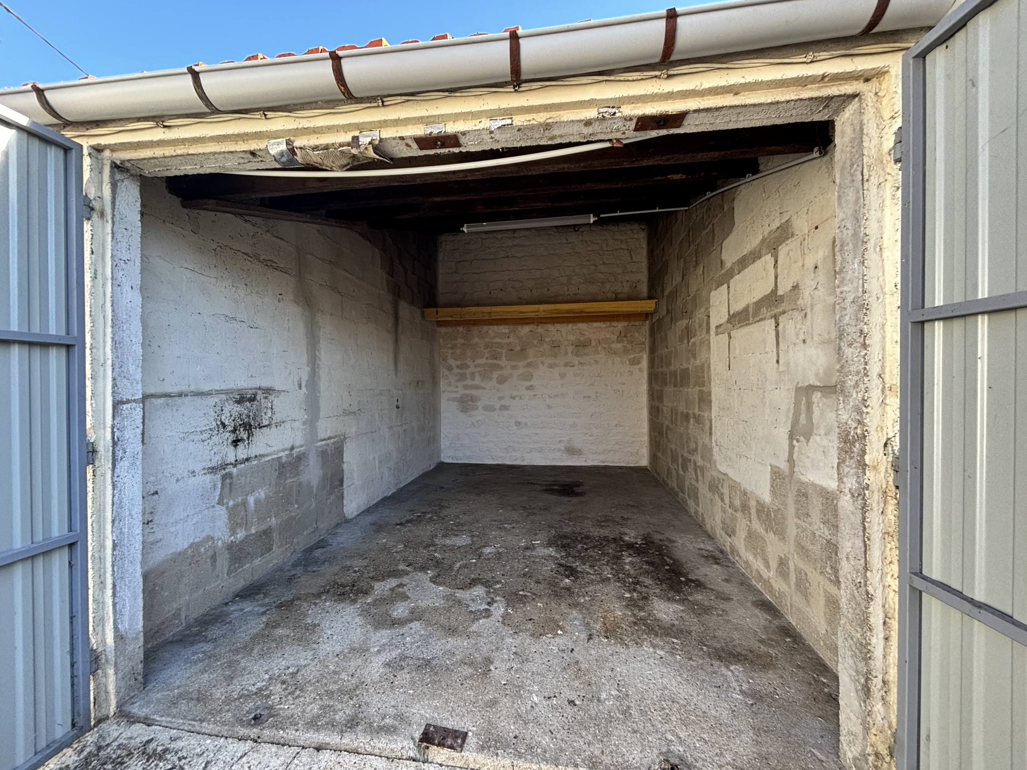Parking / Box à louer à Rochefort, 13,5 m² – photo 2 sur 3